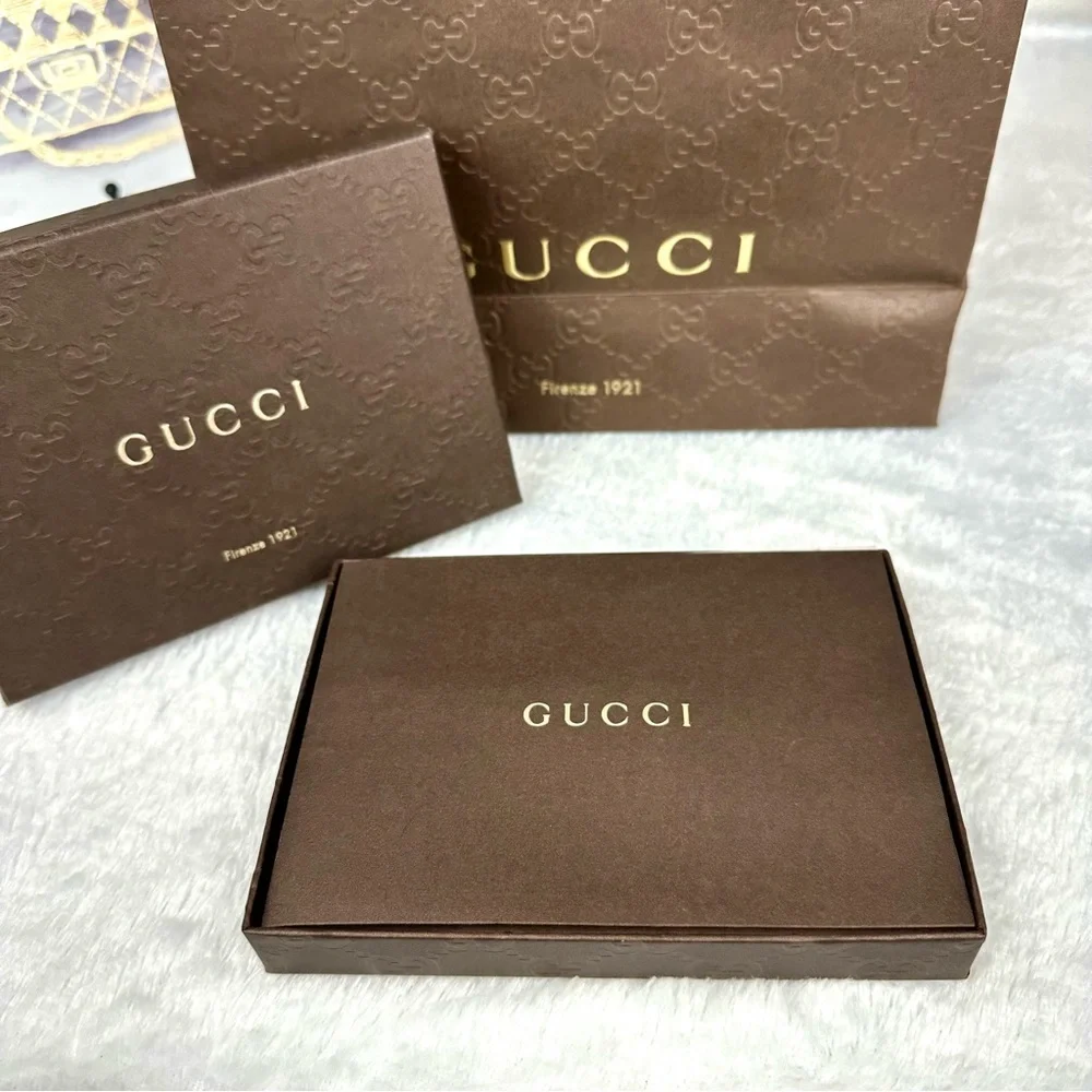 SOLD Gucci Gift Card Box, Shopping Bag and Card Set - Picture 3 of 6